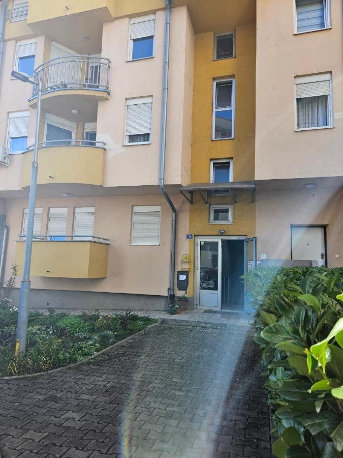 Apartman Lollita Μπάνια Λούκα Εξωτερικό φωτογραφία